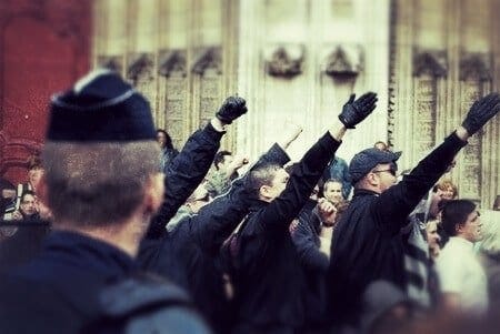 Appel au sang, à l'insurrection et à la violence en France