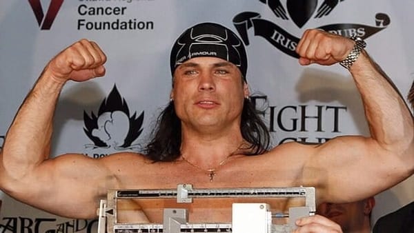 L'amérindien et sénateur canadien Patrick Brazeau expulser du gouvernement pour avoir...